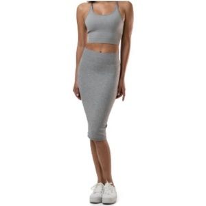 Linear mid skirt